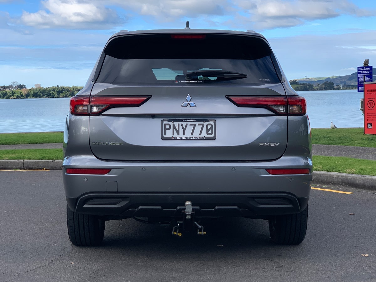 2022 Mitsubishi Outlander LS PHEV Hybrid 4WD