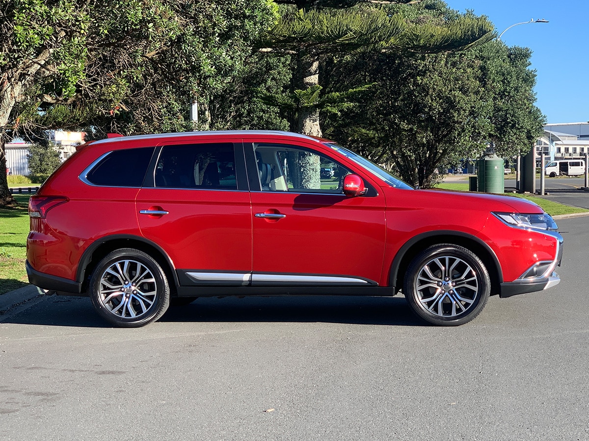 2017 Mitsubishi Outlander VRX 4WD 7 Seater 2.4L Petrol