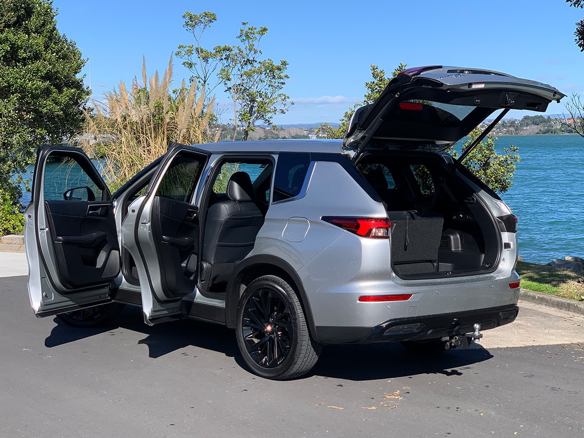 2023 Mitsubishi Outlander PHEV Sport 4WD Hybrid 7 Seater