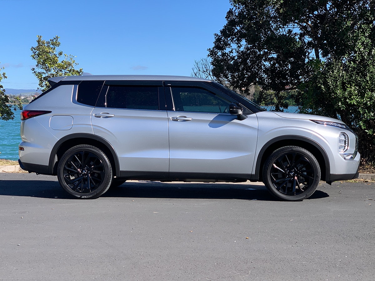 2023 Mitsubishi Outlander PHEV Sport 4WD Hybrid 7 Seater