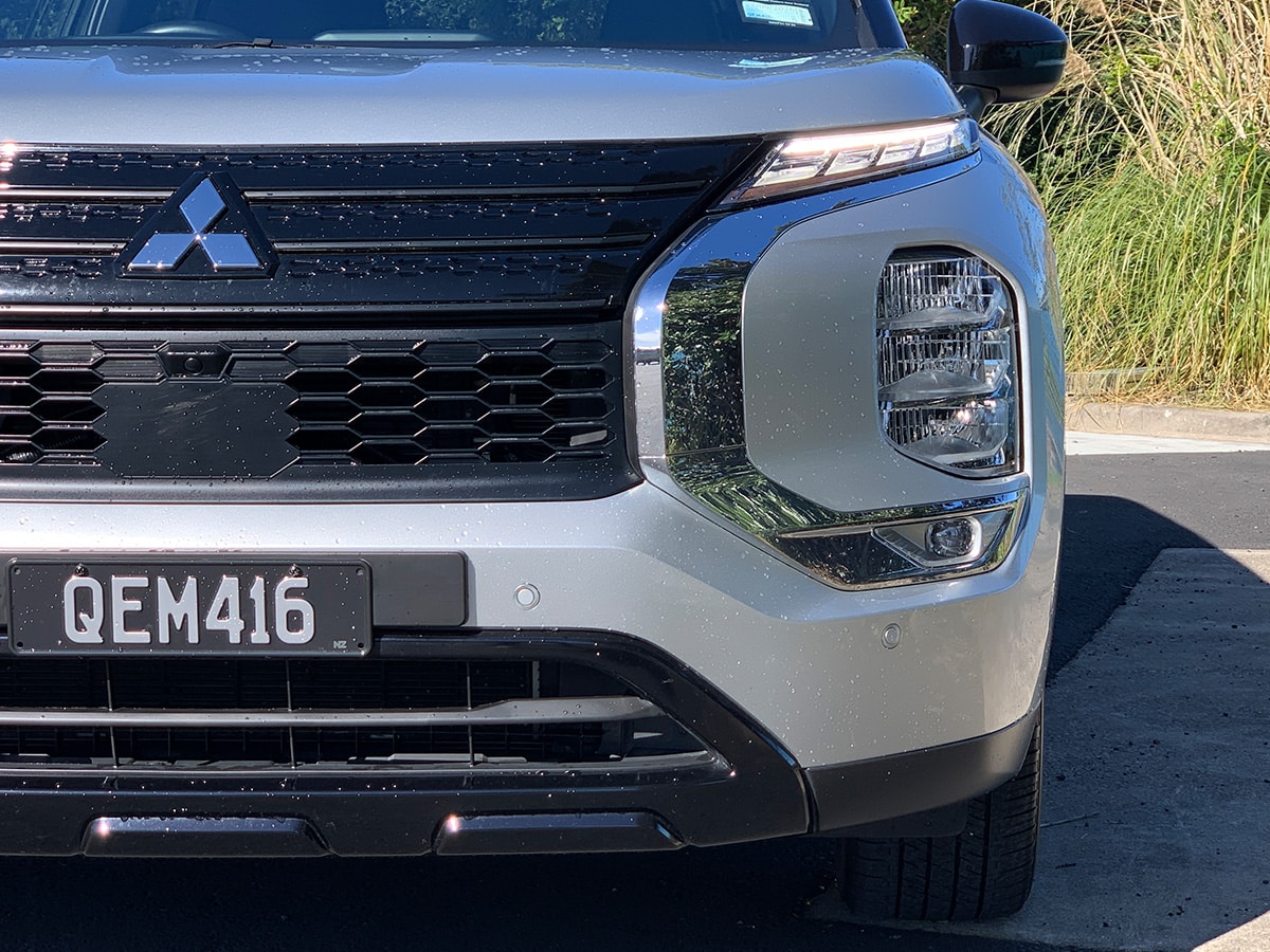 2023 Mitsubishi Outlander PHEV Sport 4WD Hybrid 7 Seater
