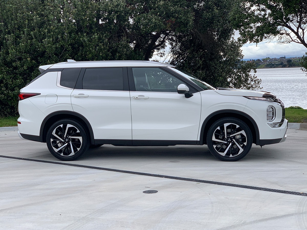 2022 Mitsubishi Outlander XLS 2WD 7 Seater 2.5L Petrol