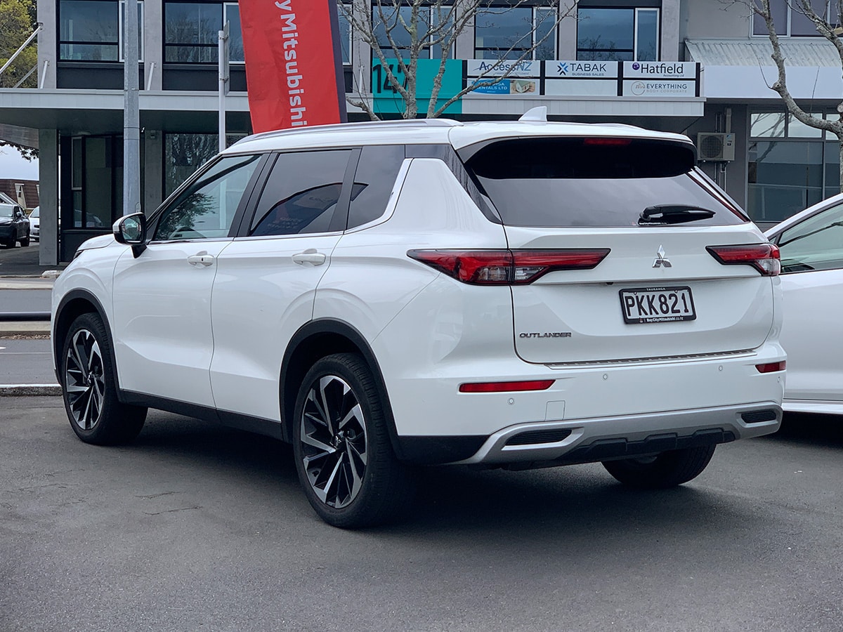 2022 Mitsubishi Outlander XLS 7 Seater