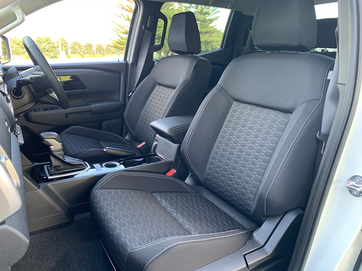 2026 Mitsubishi Triton GLXR 2WD 2.4L Bi-Turbo Diesel – SAVE $3,636