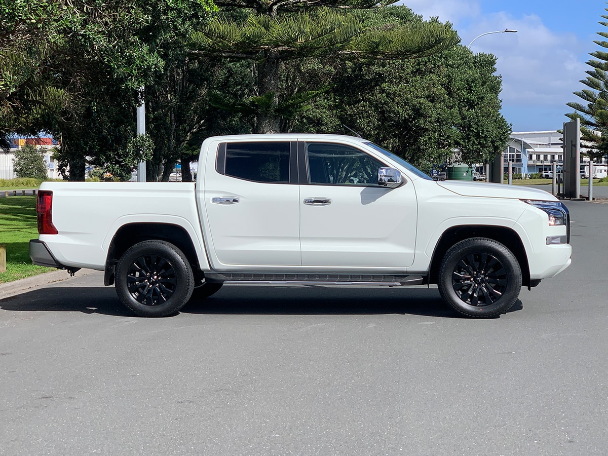 2026 Mitsubishi Triton GLXR 2WD 2.4L Bi-Turbo Diesel – SAVE $3,636